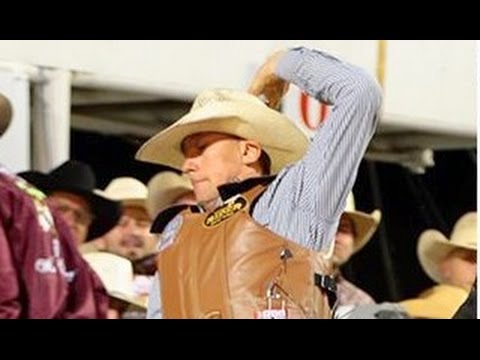 J. W. Hart vs King Buck - 88,50 ● PBR Unfinished Business‬ 2015