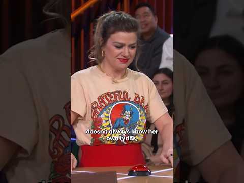 😂 Kelly doesn't know it's her song. haha. #stronger #KellyClarkson #TheKellyClarksonShow #2024