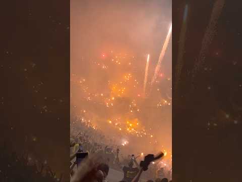 "RECIBIMIENTO PEÑAROL  #peñarol #carbonero #libertadores #barrabrava #uruguay #manya #1891 #argentina" Barra: Barra Amsterdam &bull; Club: Peñarol