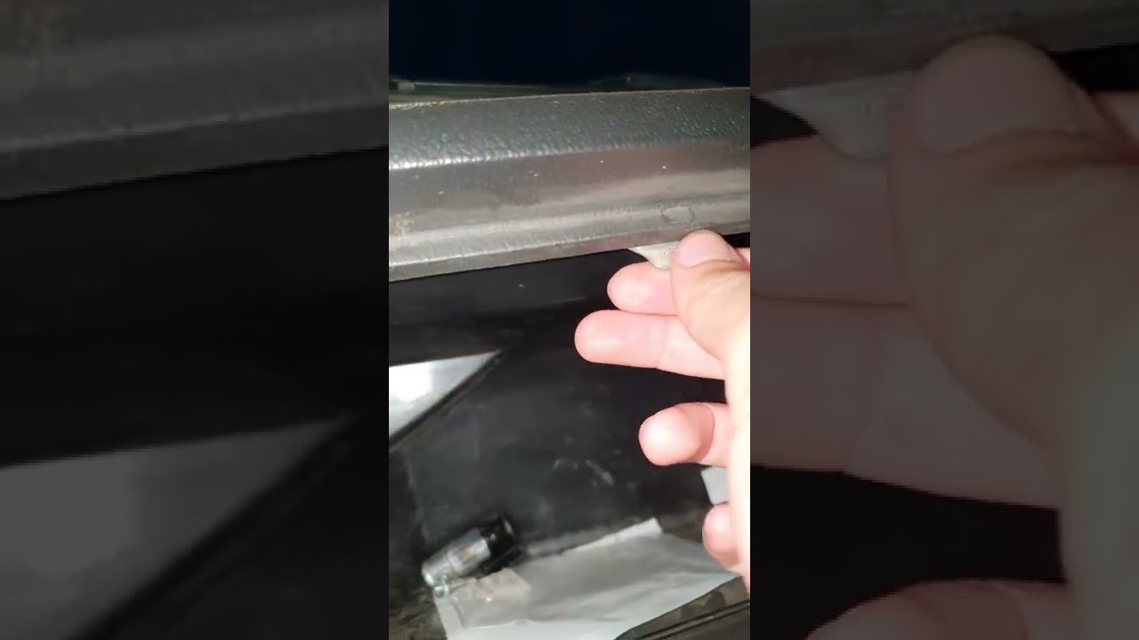 Как сделать бардачок на ВАЗ 2107, чтобы не открывался