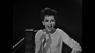 1963   Judy Garland canta Almost like being in love