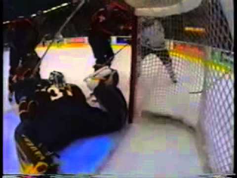 2002 - Thrashers @ Maple Leafs - Pasi Nurminen Ridiculous Save