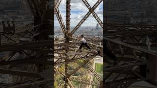 Un salto sur la Tour Eiffel .. le documentaire est disponible sur ma chaîne :)