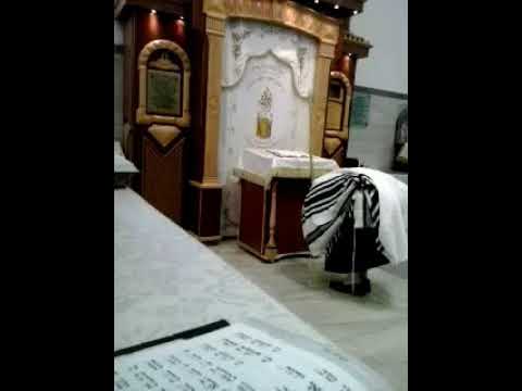 Nadvorna Rebbe Doing Nanuim - Sukkos 5781