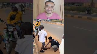 Ele tava indo para a escola descalço até que de repente ganhou um tênis #shorts