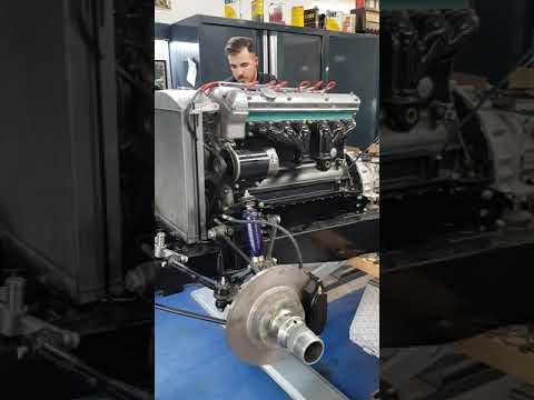 Thumbnail for Démarrage moteur reconditionné Jaguar 6 cyl  - XK 120 by Simca