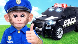 El bebé mono policía Bonbon ayuda al pequeño mono bebé a portarse bien