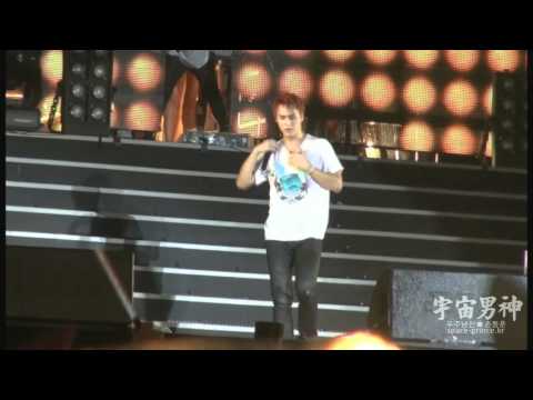 MUST WATCH! [FANCAM] 110814 DONGWOON STRIPPED + ENDING @ Uηitεd Cubε CoηceяT #39