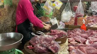 カンボジア市場のぶた屋のブタさばき