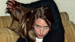 Liz Phair -  Twitter Song 1