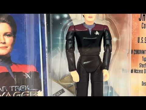 Vintage Playmates 1995 Star Trek Voyager Captain Kathryn Janeway Action Figure