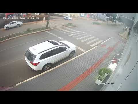 Câmera flagra acidente em Chapecó