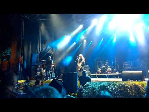 Videoclip de Caballo Desbocado (En Directo) — Barón Rojo