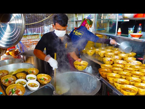 Popular for 30 Years & More Than 500 Bowls Sold Out Per Day! Famous Handmade Noodle Soup