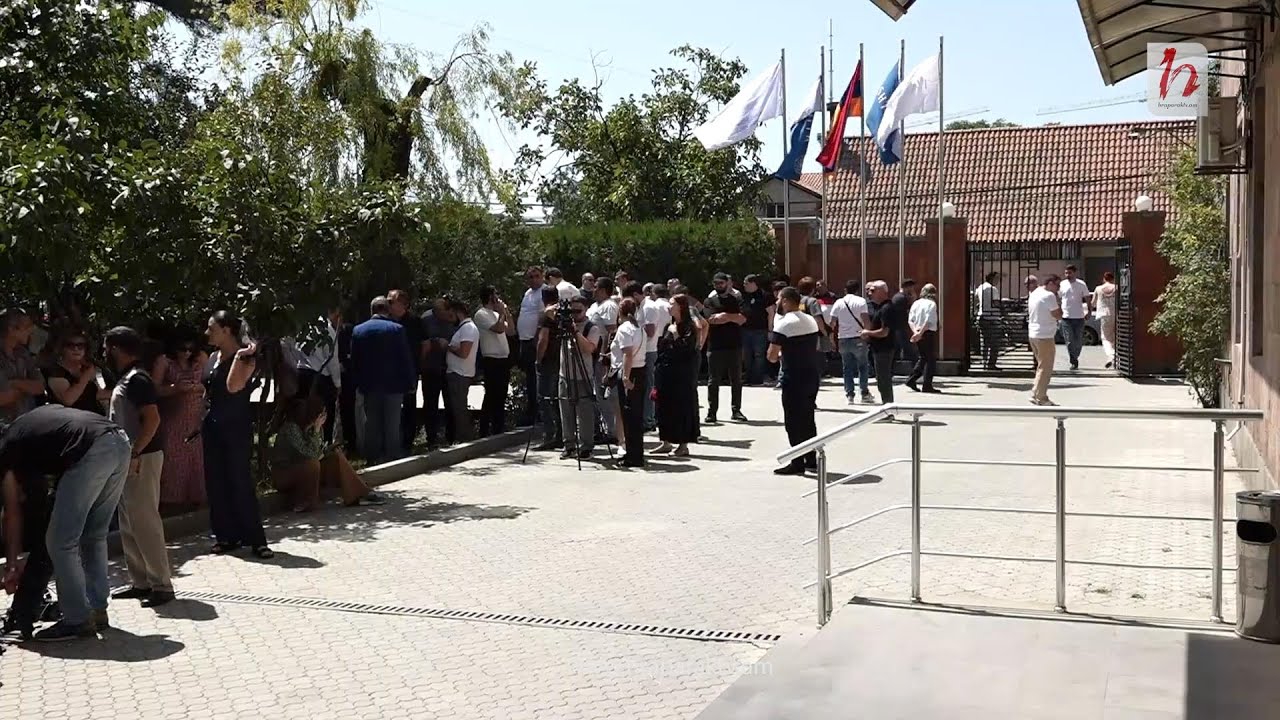 #Ուղիղ. Ինչ է կատարվում ՀԷՑ-ի գրասենյակում