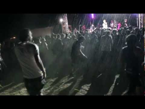 For The Fallen Dreams @ NeverSayNever Festival -moshing