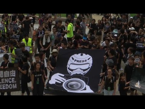 Hong Kong: ancora in piazza, oggi per la libertà di stampa