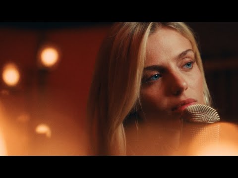Maeve - "Red Velvet" (Studio Performance Video)