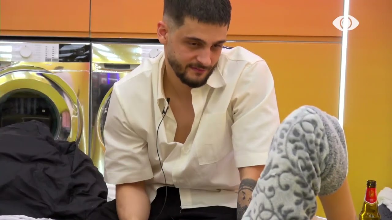 “Sa shumë paske pasur për të thënë…”/ Gimbo i puth dorën Selin