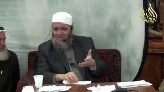 الرأس والأذنان والجورب والخف هل ثبت في الوضوء نقض اليدين من الماء قبل المسح ... ؟ الشيخ مشهور image