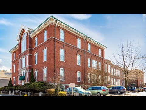 35 Flint St, Unit 204, Salem MA - Betsy Merry - Tel  508-641-6241