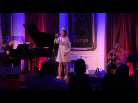 Sara Badalo no Club - MVI 0806