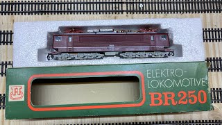 BTTB - Elektrická lokomotiva BR 250 DR - TT