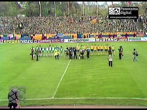 Einlauf 1. FC Lok Leipzig - SV Werder Bremen im Europapokal, Saison 1983/84 - www.panoramadigital.de