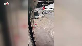 Park Halindeki Aracı Çizip Hiçbir Şey Olmamış Gibi Yoluna Devam Etti