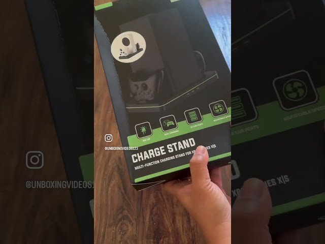 Vídeo relacionado con Sistema de ventilador de refrigeración automático mejorado y soporte de carga para consola Xbox Series X y controladores, accesorios con 11 luces RGB y batería recargable de 2 x 1400 mAh, soporte para