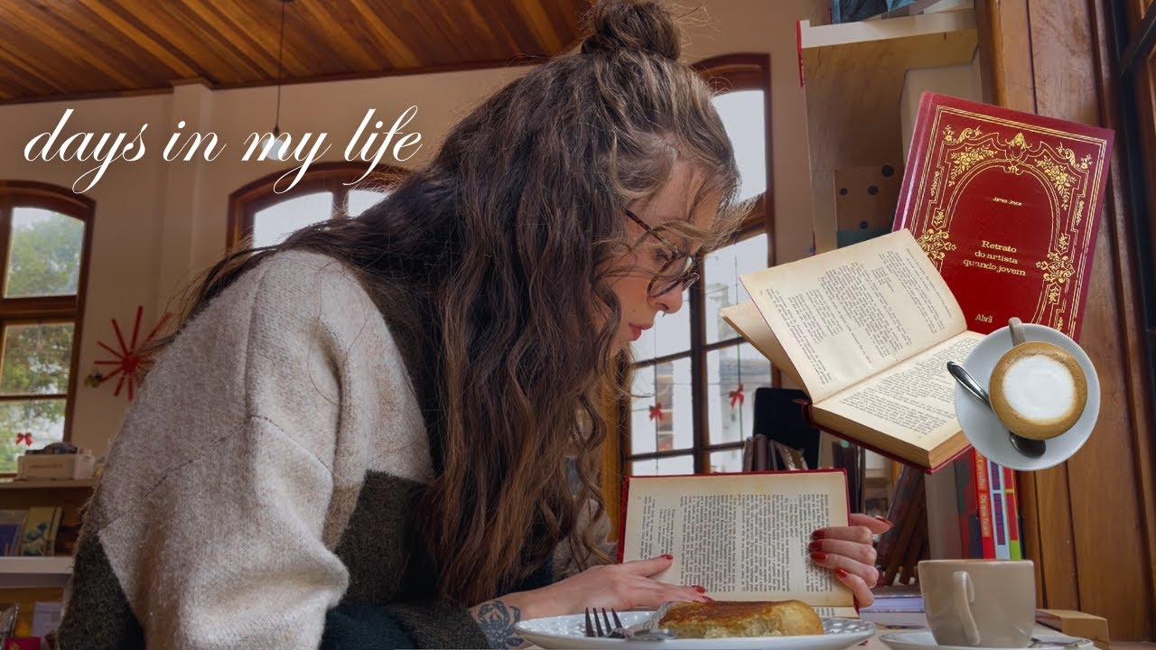 pretty books, a macchiato and Christmas decor 🎄☕️📕