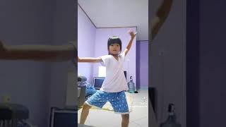 Download lagu tiktokan terus kamu riska!!! #riska #tiktok #anakanaklucu mp3