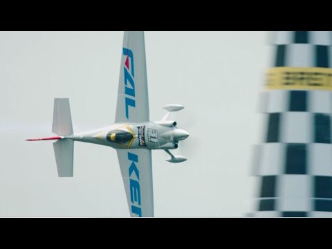 A Hometown Hero Claims the Podium in Chiba | Red Bull Air Race 2016