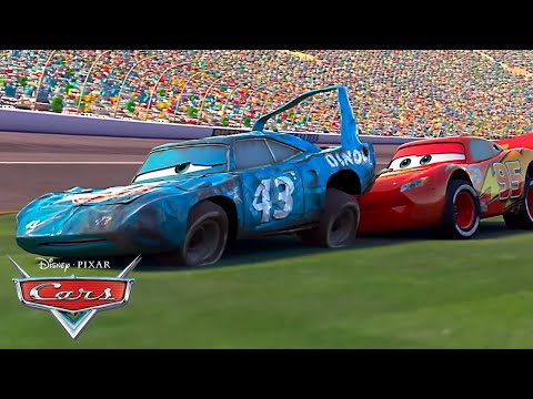 Rayo McQueen ayuda al Rey | Pixar Cars
