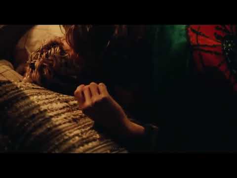 Euphoria, Elliot and Jules kiss