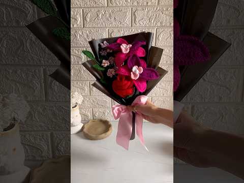 Wrap up my crochet bouquet with me 💗 #wrapping #crochetbouquet #crochet #crocheting #handmade