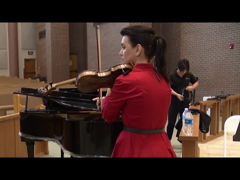 Ukrainian UCF almuna performs in benefit concert