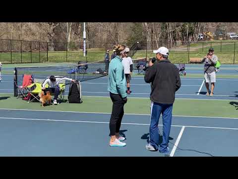 Alexa Glatch makes entrance for playing with local tennis fans!