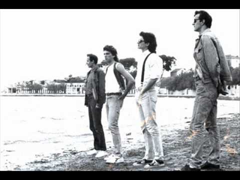 Daleka obala - Oni nas gađaju (live)