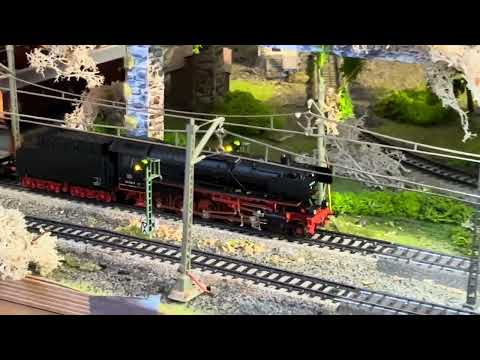 Märklin H0: Shell Oil Junior, neue (alte) Treibstoffwaggons, BR 44, BR 52