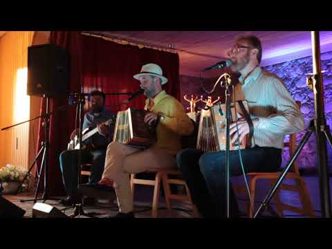 Int ja Müller Punased nelgid