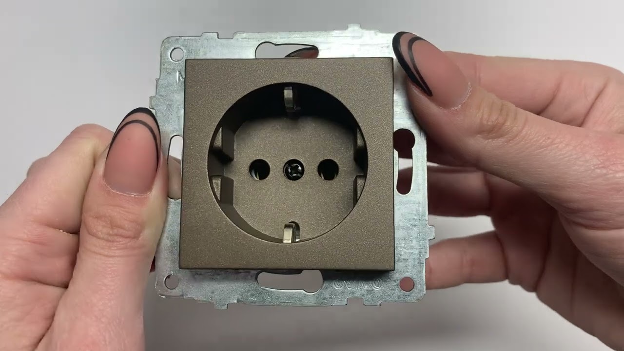 Розетка одинарная с/з OVIVO Grano мокко (600-000319-217)