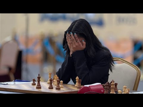 Divya Deshmukh’s Emotional Reaction After One-Move Blunder vs GM Sanan Sjugirov | FIDE Grand Swiss