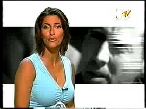 Kristina Bozilovic met strakblauw decolleté op MTV !