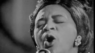 « Swing low, sweet chariot » par les Clara Ward Singers (1962)
