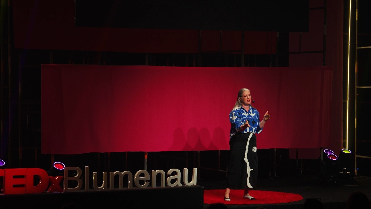 O Brasil Além dos Estereótipos  | Néli Pereira | TEDxBlumenau