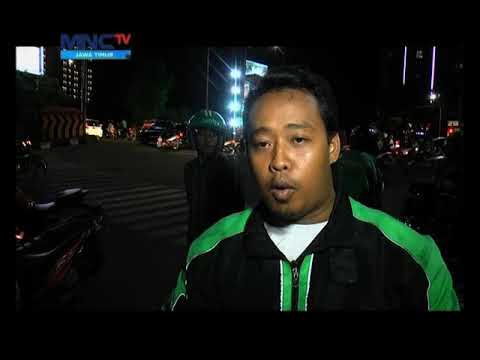 DITABRAK TRUK KONTAINER ,DRIVER OJEK ONLINE TEWAS