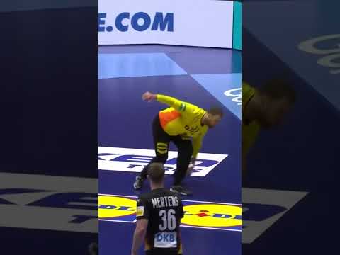 Du kannst vielleicht Wolff tunneln, aber er hält ihn trotzdem 😮‍💨 #handball #daikinhbl #ehfeuro2026