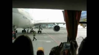 preview picture of video 'Docking on LKPR - KE0935 (Boeing 747-400)'