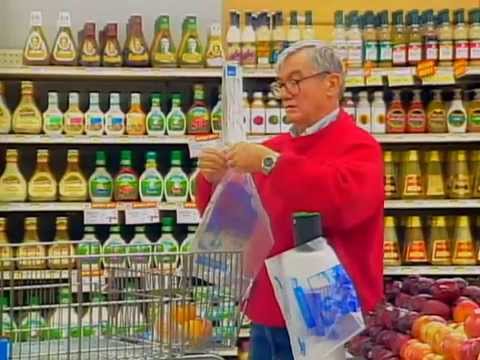 Grappige filmpjes humor kaarten, Shoppers struggle with bags that wont open and bags that open at both ends Peter narrates. Funny Humor